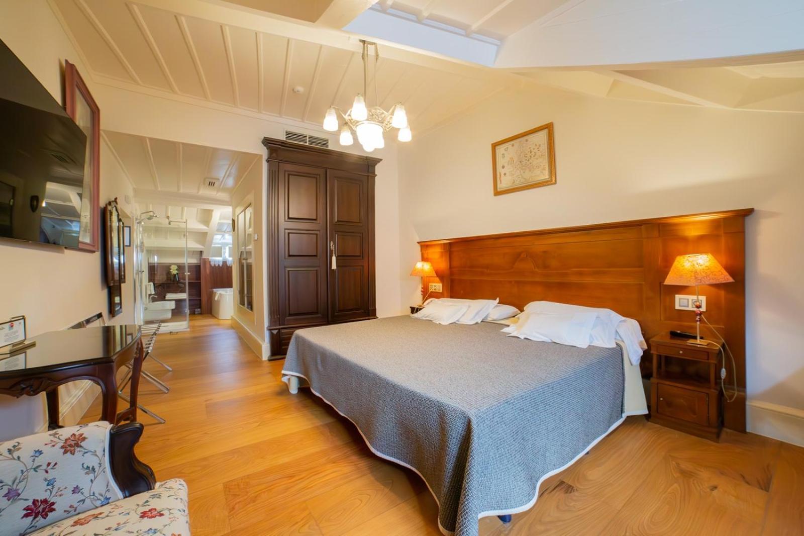 Hotel Monumento Pazo de Orbán Lugo Habitación foto